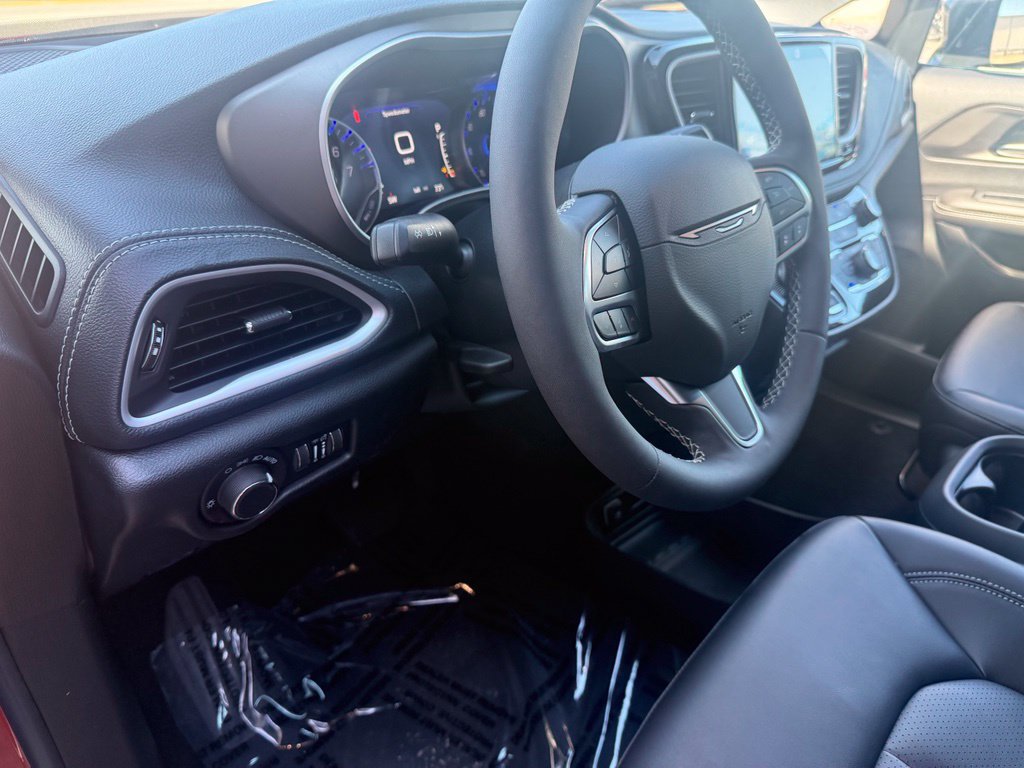 New 2027 Chrysler Pacifica Select FWD image 24