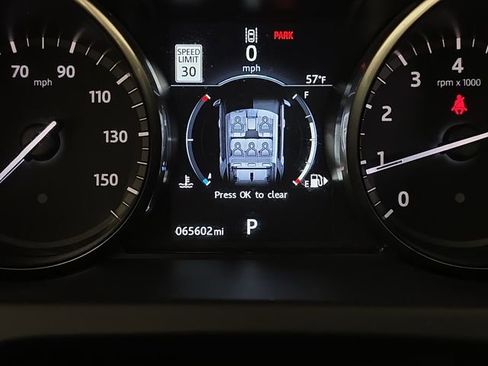 Used 2017 Land Rover Discovery Sport HSE image 12