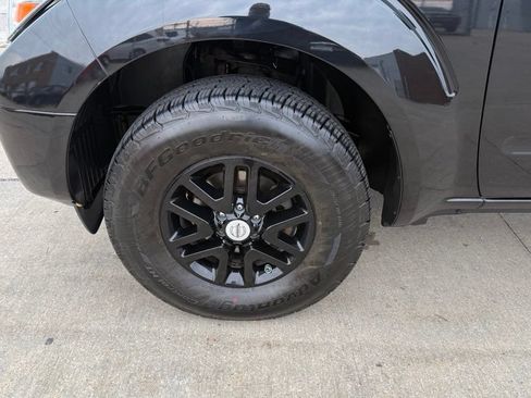 Used 2016 Nissan Frontier SV w/ SV Value Truck Package AWD/4WD image 12