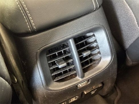 Used 2023 Jeep Cherokee Altitude Lux image 41