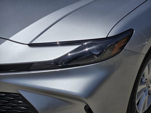 Used 2025 Toyota Camry LE FWD image 5