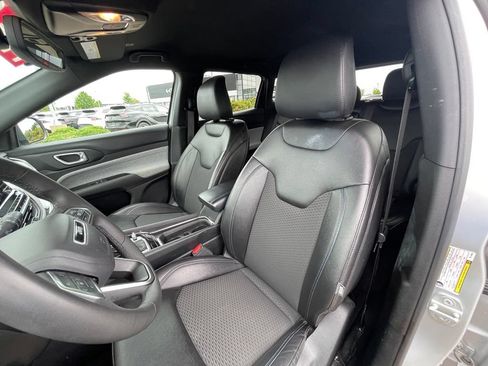 Used 2024 Jeep Compass Latitude AWD/4WD image 22