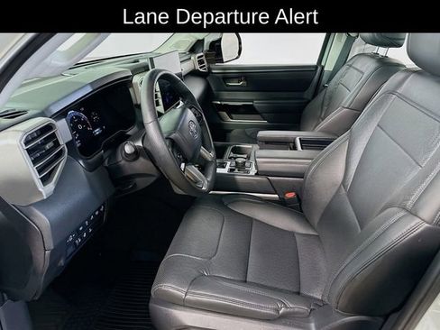 Used 2024 Toyota Tundra Limited AWD/4WD image 11