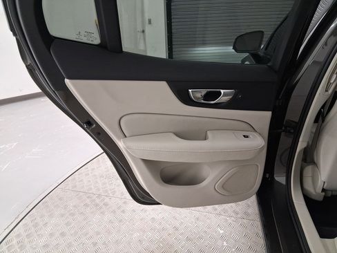 Used 2020 Volvo S60 T5 Momentum w/ Premium Package image 26