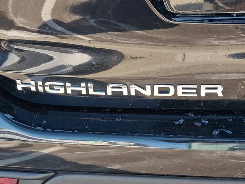 Used 2025 Toyota Highlander XLE image 31