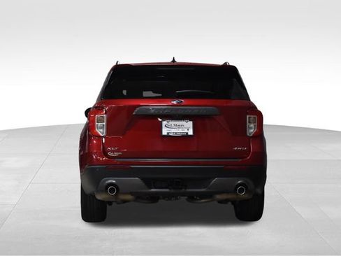 Used 2021 Ford Explorer XLT w/ Equipment Group 202A image 8