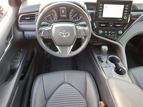 Used 2021 Toyota Camry SE image 11