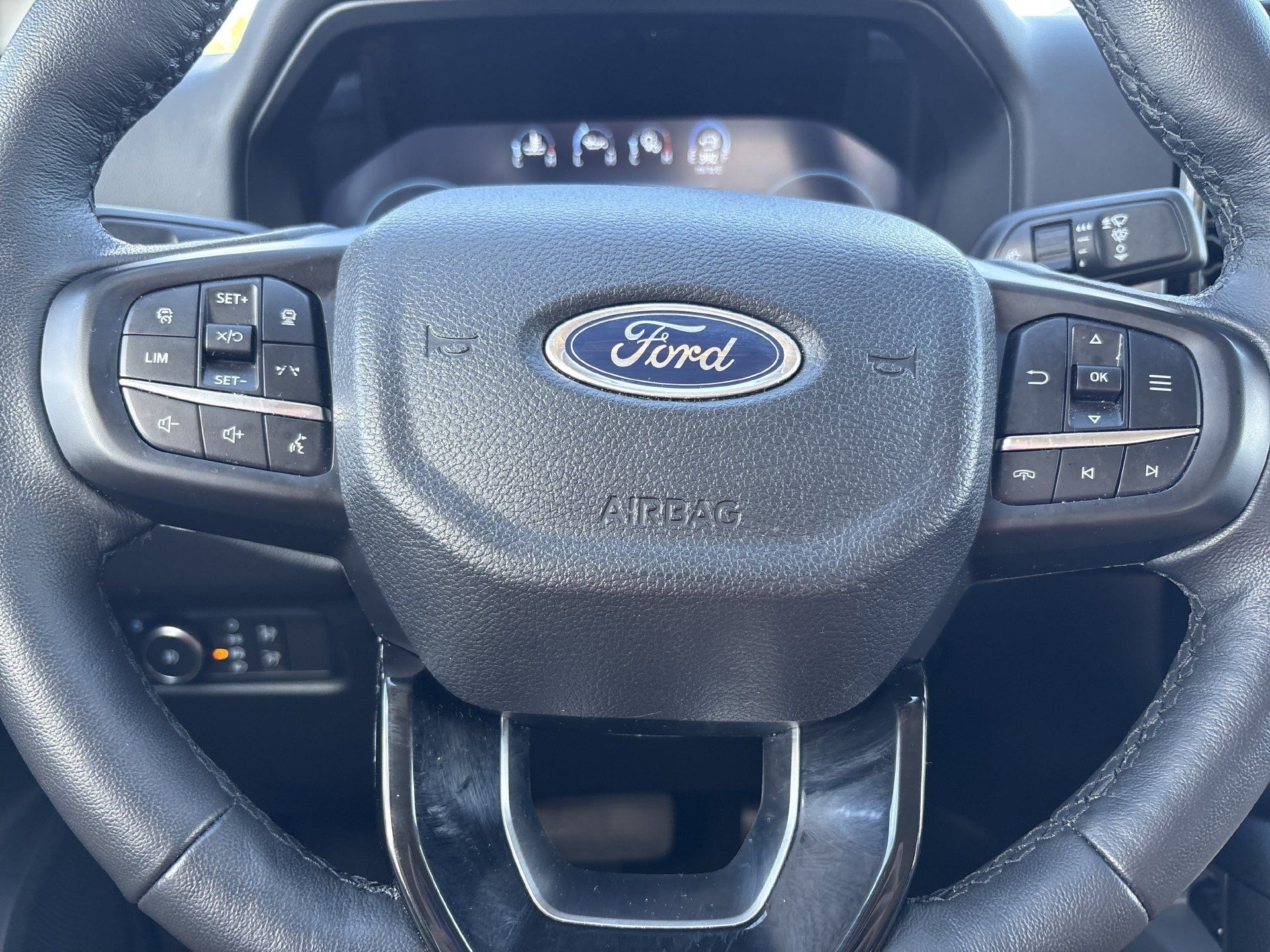 Used 2024 Ford Ranger Lariat w/ Trailer Tow Package RWD image 11
