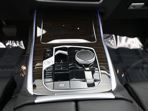 Used 2023 BMW X7 xDrive40i w/ Parking Assistance Package AWD/4WD image 16