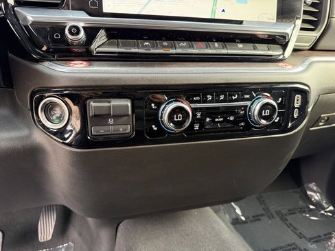 Used 2025 GMC Sierra 1500 SLT image 13