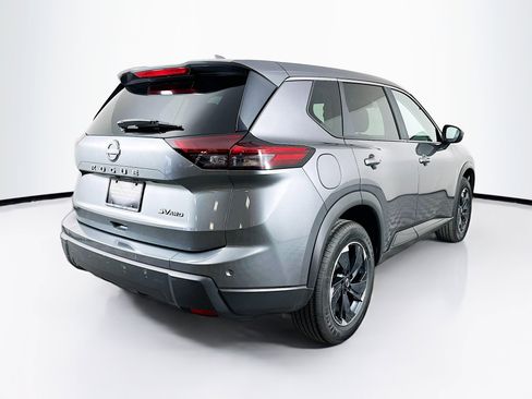 Used 2024 Nissan Rogue SV image 9