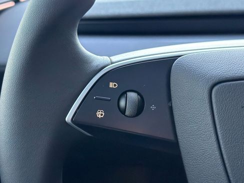 Used 2026 Tesla Model Y 2WD image 29