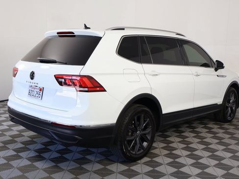 Used 2022 Volkswagen Tiguan SE FWD image 3