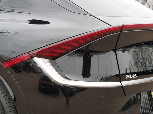 Certified 2024 Kia EV6 Wind w/ Wind Technology Package image 17