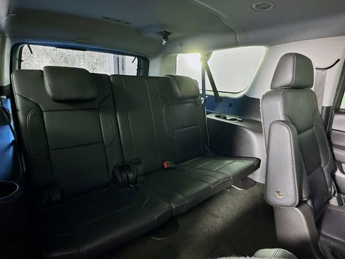 Used 2018 Chevrolet Suburban LT image 25