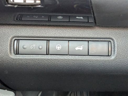 Used 2025 Nissan Pathfinder SV image 23