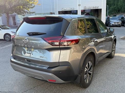 Used 2023 Nissan Rogue SV image 6