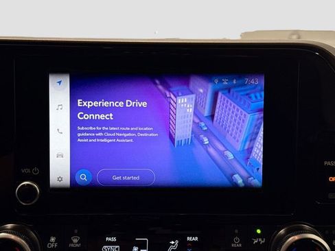 Used 2025 Toyota Highlander XLE image 11