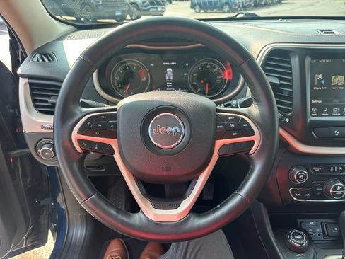 Used 2018 Jeep Cherokee Limited w/ Trailer Tow Group AWD/4WD image 16