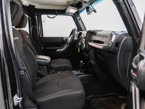 Used 2017 Jeep Wrangler Unlimited Sahara w/ Connectivity Group image 25