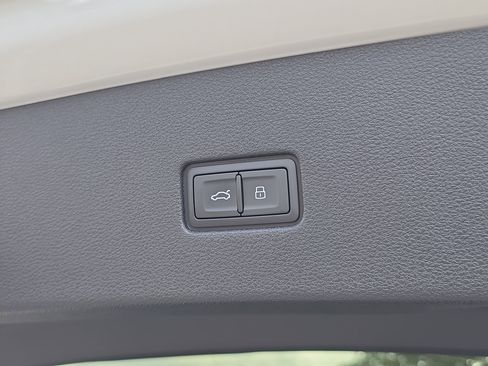 New 2026 Audi Q8 Premium image 9