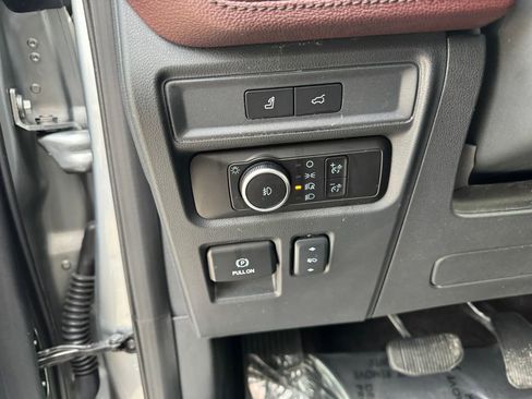 Used 2023 Ford Expedition Limited image 21