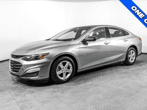 Used 2023 Chevrolet Malibu LS image 2