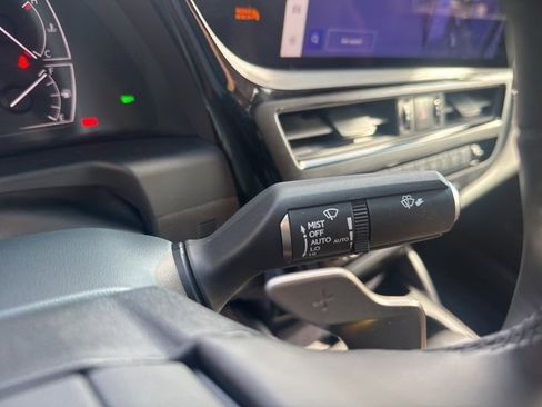 Certified 2025 Lexus ES 300h w/ Premium Package image 22