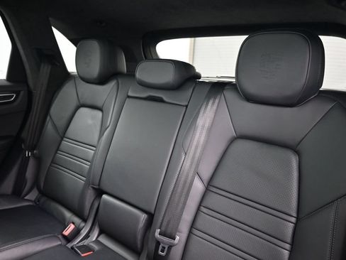 Certified 2022 Porsche Cayenne Turbo AWD/4WD image 6