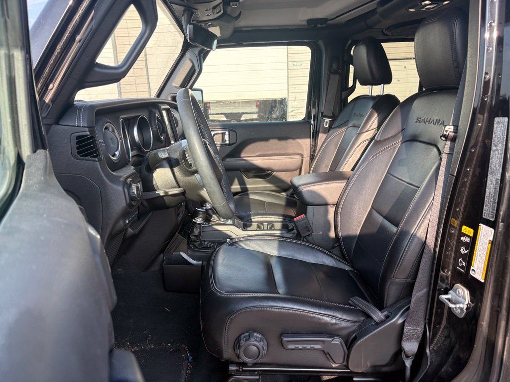 Used 2023 Jeep Wrangler Unlimited Sahara AWD/4WD image 17