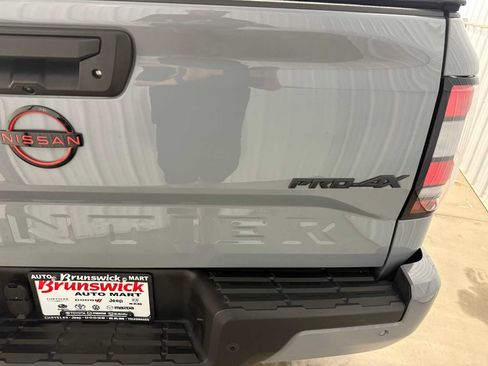 Used 2023 Nissan Frontier PRO-4X w/ Pro Convenience Package AWD/4WD image 9