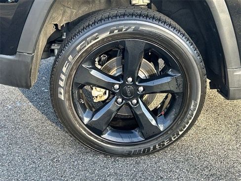 Certified 2023 Jeep Grand Cherokee Altitude image 12