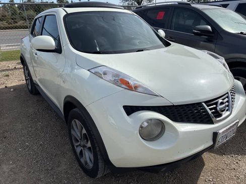 Used 2011 Nissan Juke SL image 2