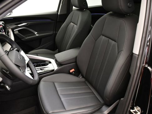 Used 2025 Audi Q5 Premium w/ Convenience Package image 38