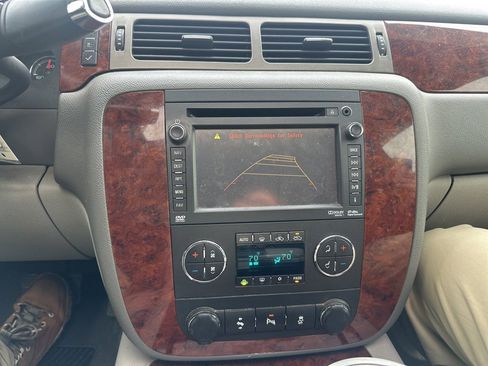 Used 2013 Chevrolet Avalanche LTZ image 11