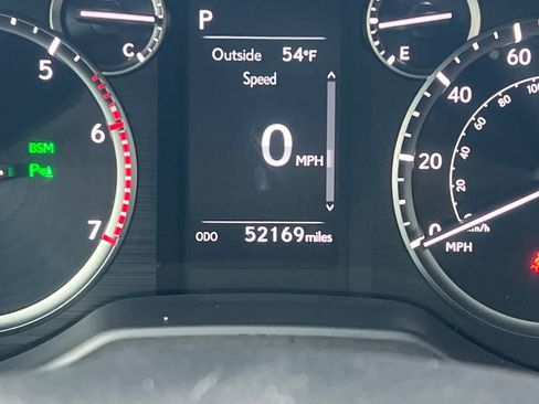 Used 2020 Lexus GX 460 Premium w/ Premium Package AWD/4WD image 27