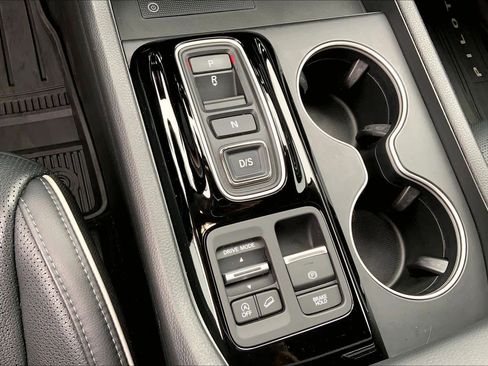 Used 2025 Honda Pilot Elite image 31