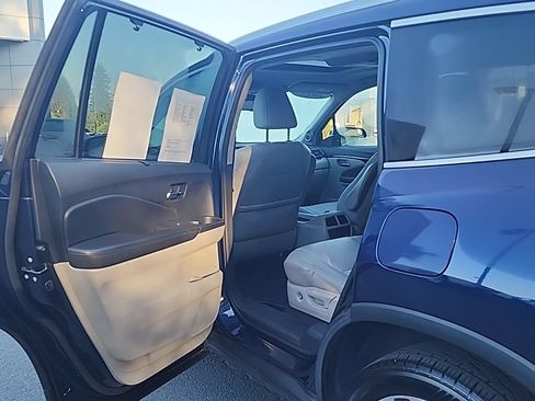 Used 2017 Honda Pilot Touring image 15