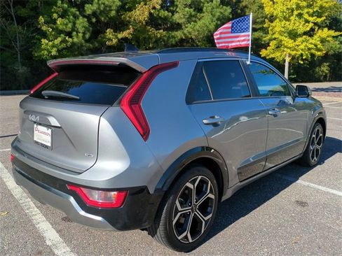 Used 2023 Kia Niro EX Touring image 4