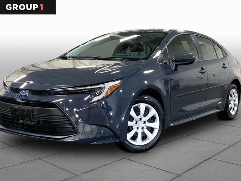 Certified 2025 Toyota Corolla LE w/ Convenience Package AWD/4WD image 1