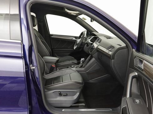 Used 2022 Volkswagen Tiguan SEL R-Line image 20