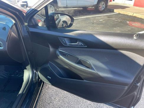 Used 2017 Chevrolet Cruze LT w/ Sun And Sound Package image 17