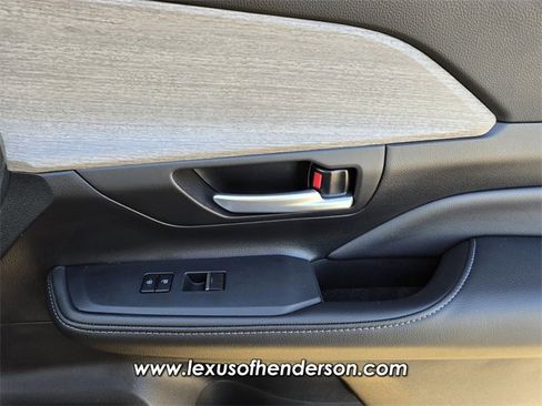 Used 2025 Toyota Grand Highlander FWD image 19