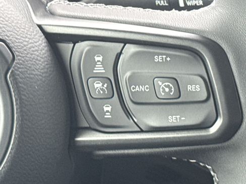 New 2025 Jeep Gladiator Sport image 21