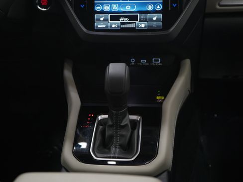 Used 2025 Subaru Forester Premium AWD/4WD image 16