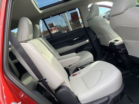 New 2026 Toyota Grand Highlander Limited image 12