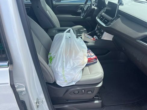 Used 2023 GMC Yukon SLT w/ SLT Luxury Package RWD image 5
