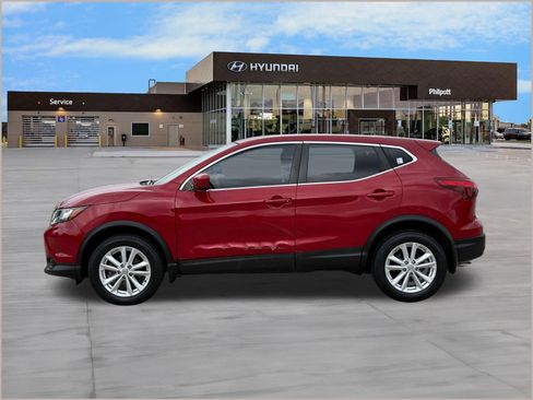 Used 2018 Nissan Rogue Sport S w/ S Appearance Package image 2