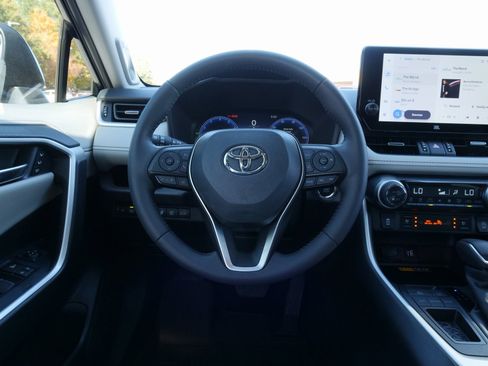 Used 2025 Toyota RAV4 Limited image 20