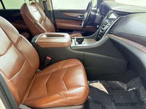 Used 2018 Cadillac Escalade ESV Premium Luxury w/ LPO, Radiant Package AWD/4WD image 36
